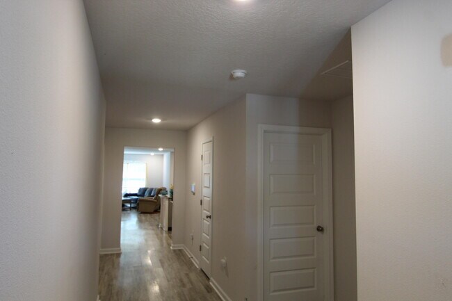 Building Photo - 5372 Wyndell Cir