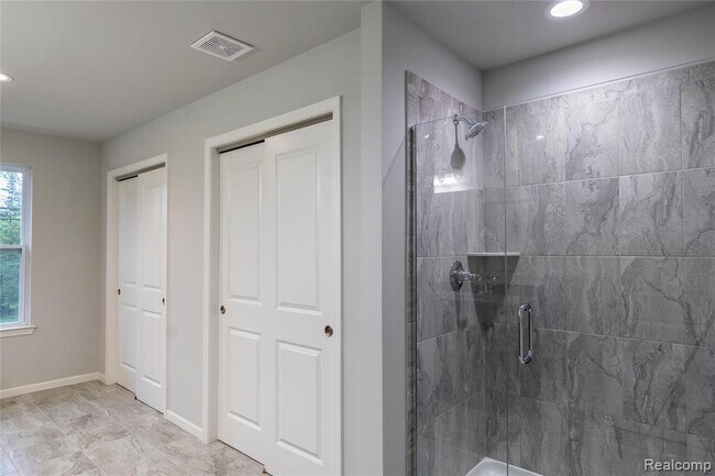 Building Photo - 24180 Liberty Hill Dr