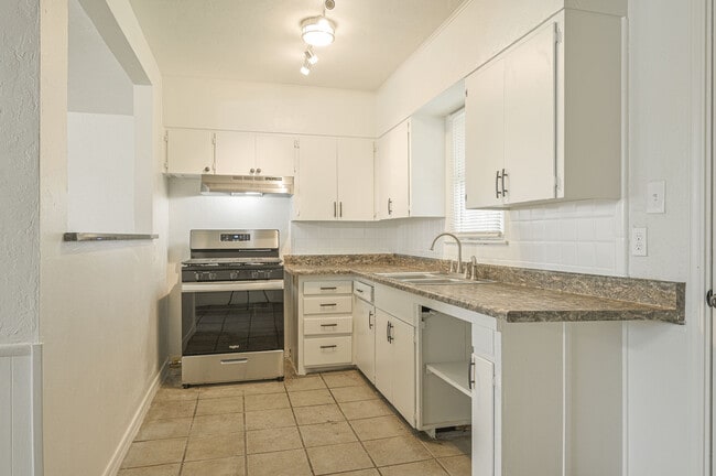 Building Photo - 1349 Kinkaid Dr