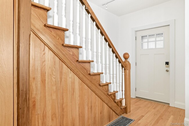 Building Photo - 11 S Cedar St