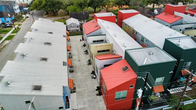 Building Photo - 3044 Commerce St