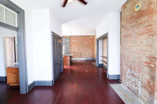 Building Photo - 1531 Elm St