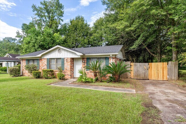 Building Photo - 504 Farnell Ln