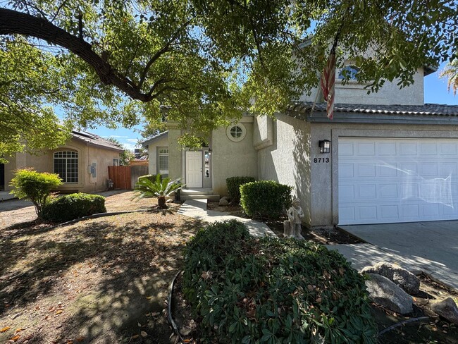 Primary Photo - Spacious NW Bakersfield Home!