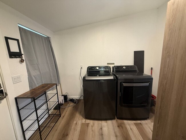 Building Photo - Now renting 3 bedroom House