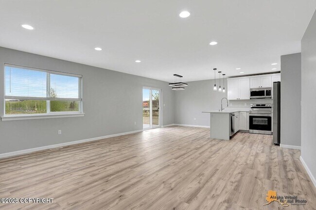 Building Photo - 960 S Enterprise Dr