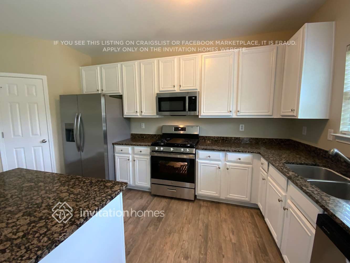 Building Photo - 4968 Locherby Dr