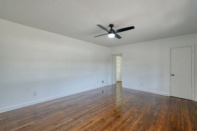 Building Photo - 118 1st Ave