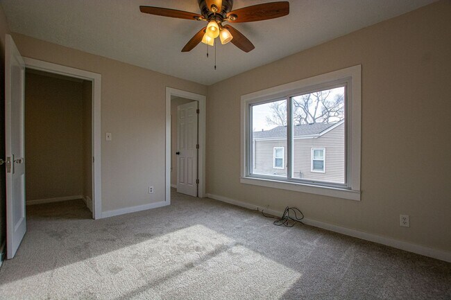 Building Photo - Super Cool and Unique 4 Bedroom / 1 Bath Home in Bellevue near Offut!