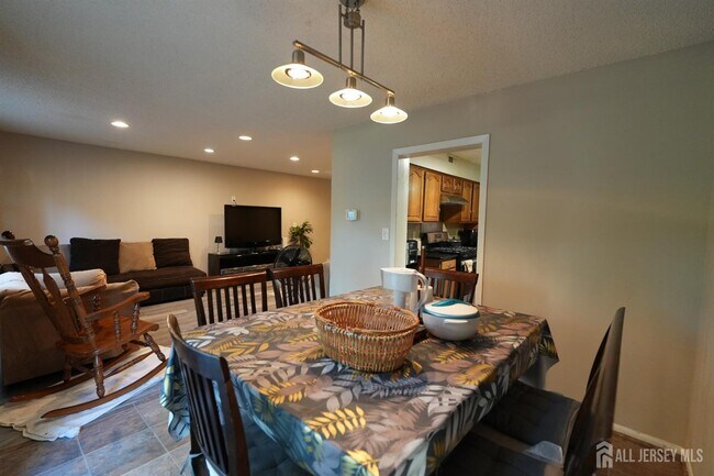 Building Photo - 151 Tennyson Dr