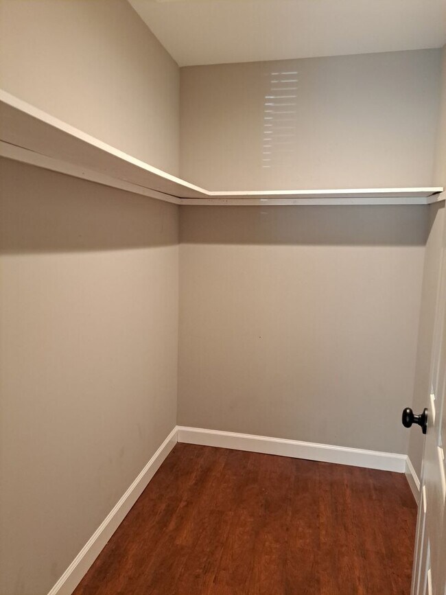 Building Photo - 2 BD/ 2 BA