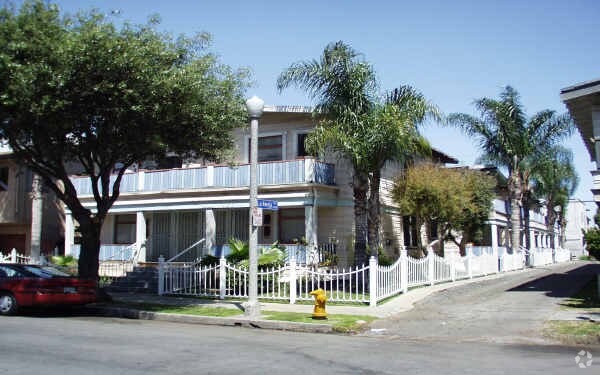 Elm Avenue - 3595 Elm Ave