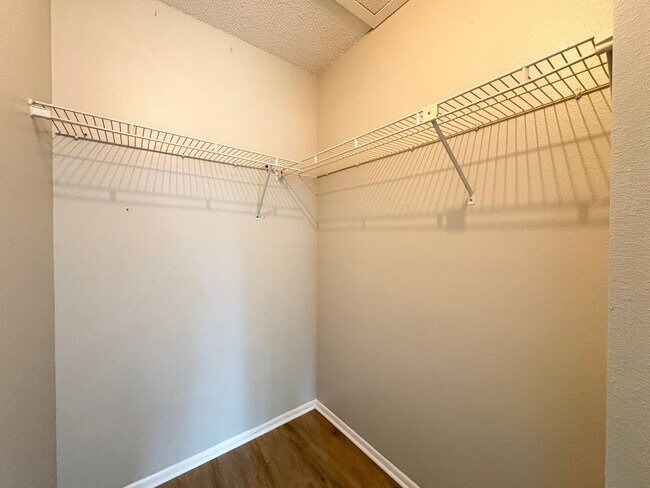 Building Photo - Great 3 BR home ~ Fenced Back Yard ~ A-Rat...