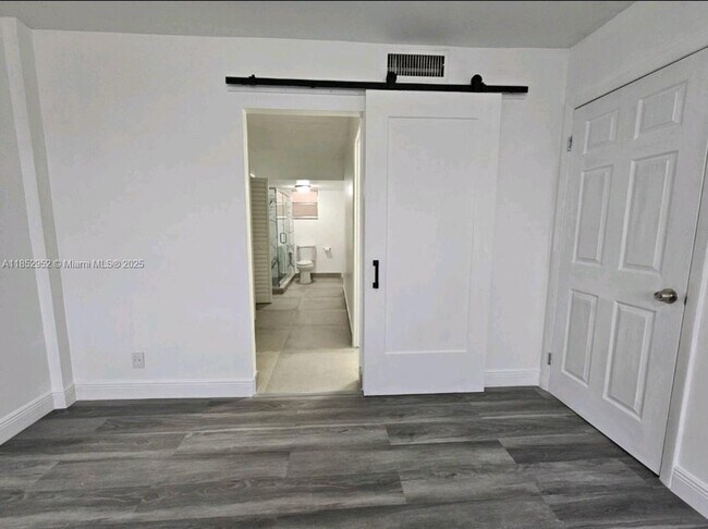 Building Photo - 404 NW 68th Ave