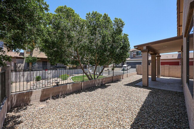Building Photo - *GATED ENTRY*PRIME LOCATION*