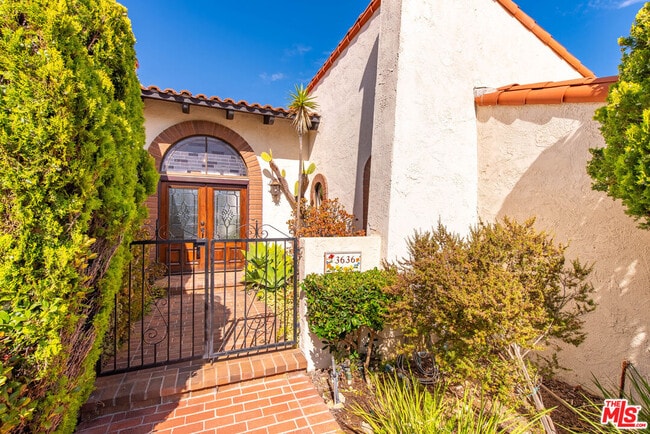 Building Photo - 3636 Malibu Country Dr