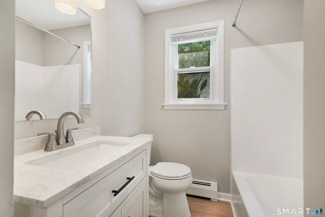 Building Photo - 40 Kingsbury Ln