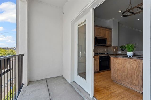 Building Photo - 720 E 1st St