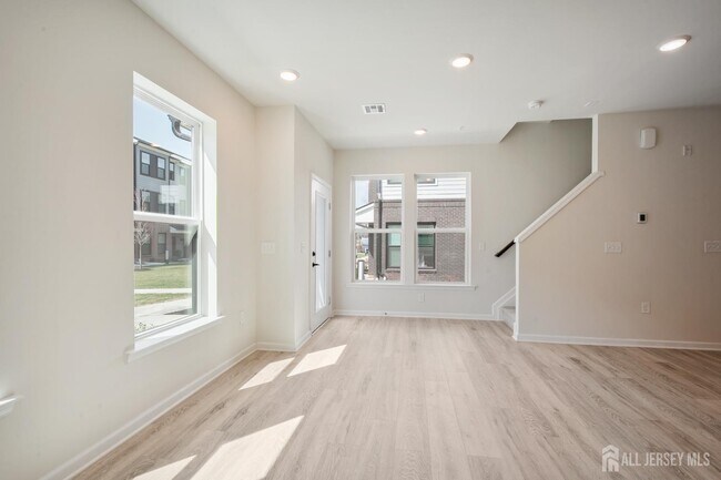 Building Photo - 628 Sadie Cir