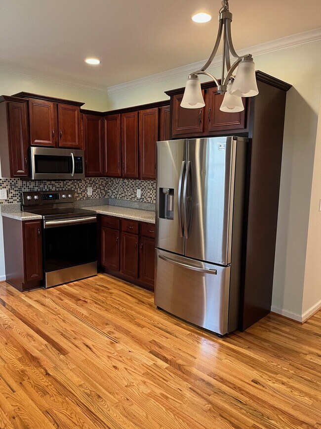 Building Photo - "Charming 2-Bed, 2-Bath Condo with Gleamin...