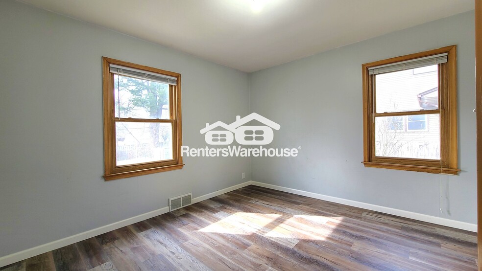 Building Photo - 525 Birch St