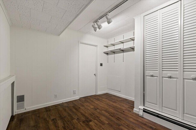 Building Photo - 18 Harvard Ln