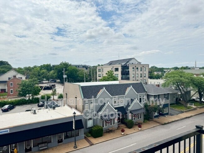 Building Photo - 200 S Kirkwood Rd