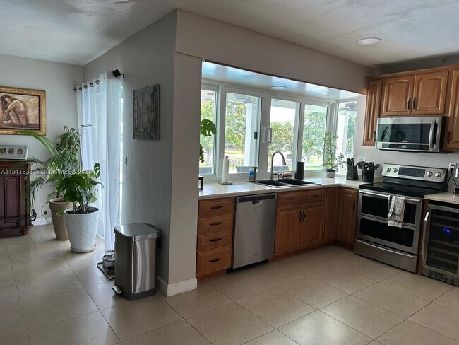 Building Photo - 10563 NW 4th St