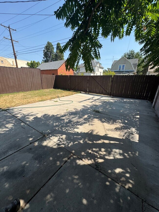 Building Photo - Charming Pet Friendly House 2 Bedroom/1.5 ...