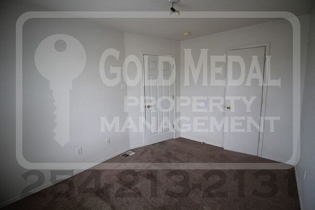 Building Photo - Beautiful 2-bed, 1.5-bath! - Now available...