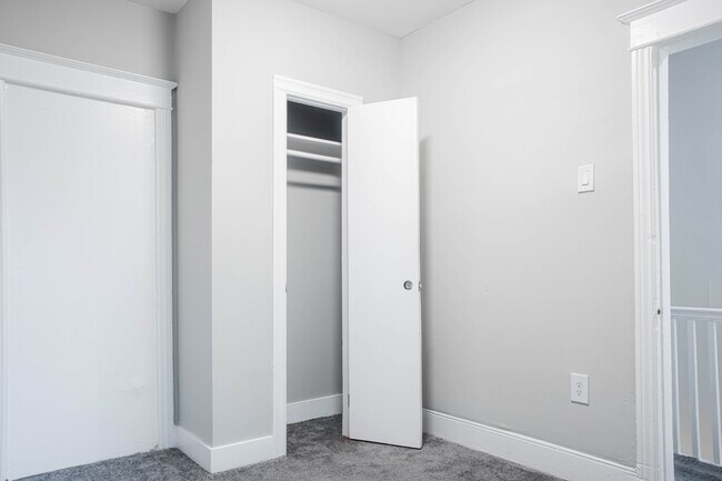 Building Photo - 2348 Moore St