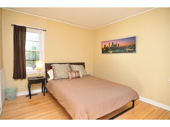 Building Photo - 1015 26th Ave SE