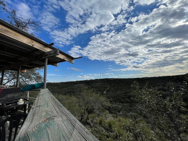 Building Photo - NEW ON MARKET // ALL BILLS PAID !