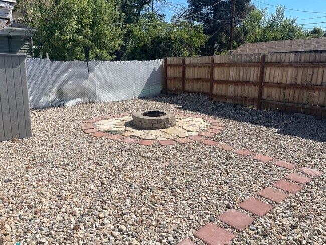 Building Photo - Claybourne Duplex