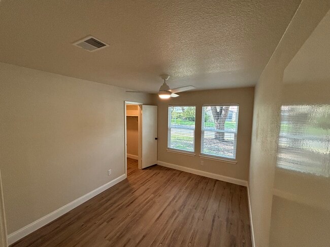 Building Photo - 4605 Pelham Dr