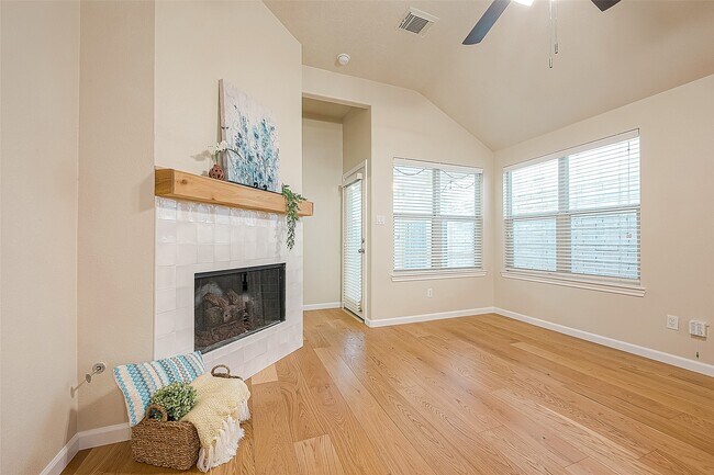 Building Photo - 2910 Crescent Bend Rd