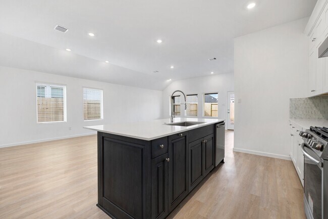 Building Photo - 30342 Centipede Grv Ln