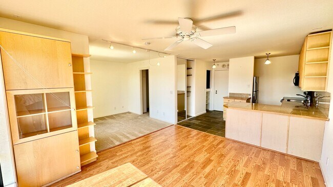 Building Photo - Exceptionally Remodeled Top-Floor Bright Studio