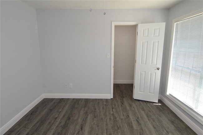 Building Photo - 8633 Fancy Finch Dr