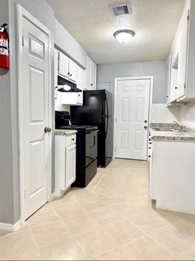 Building Photo - 4515 Oxford St