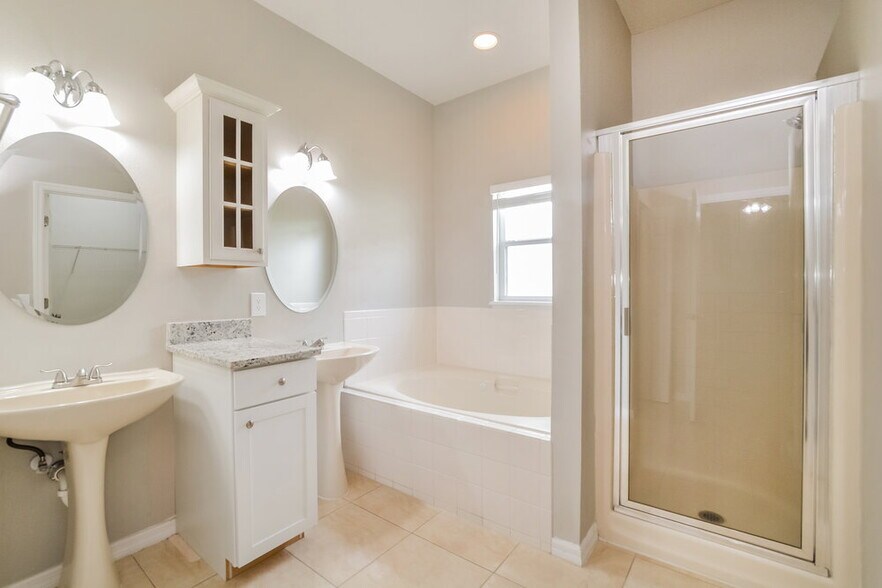 Building Photo - 2863 Berkshire Cir