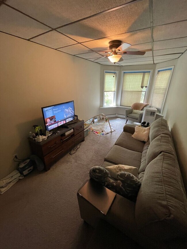 Building Photo - 642 N New St