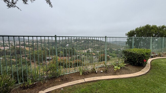 Building Photo - Large lovely home with amazing views!