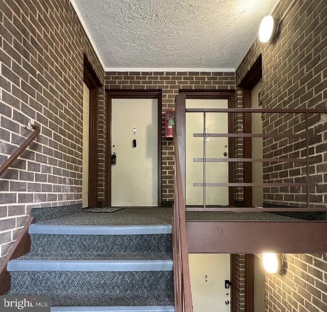 Building Photo - 1600 Renate Dr