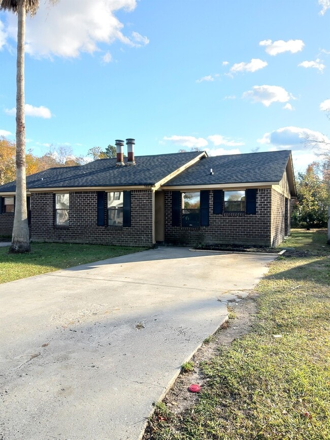 Building Photo - 5205b Marseilles Dr