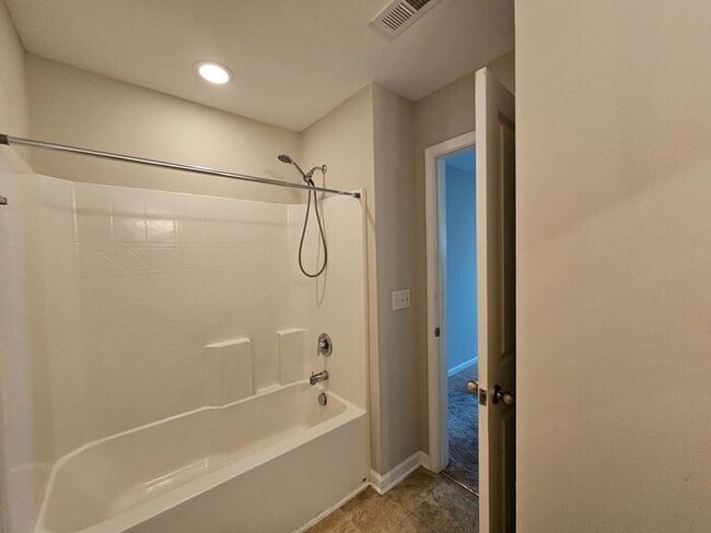 Building Photo - 513 Colony Lakes Dr