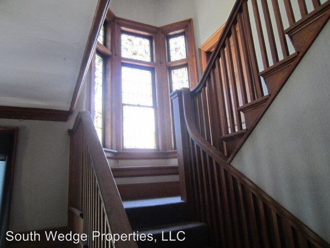 Building Photo - 878 Culver Rd