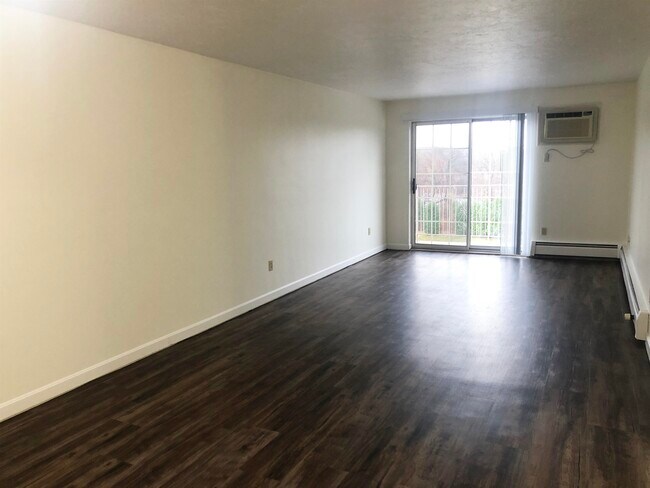 Building Photo - 383 Huse Rd