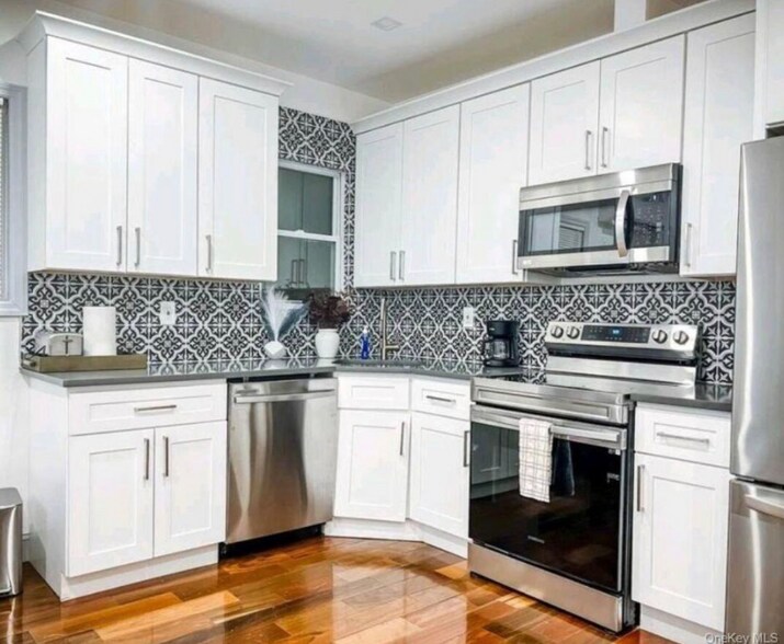 Building Photo - 188-25 Keeseville Ave