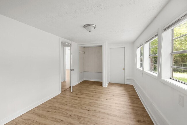 Building Photo - Charming 3 Bedroom, 2 Bathroom house